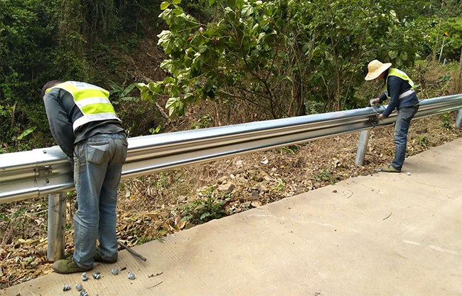陕西高速公路护栏的定期维护与保养