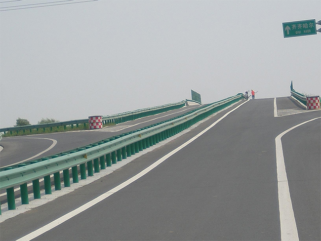 陕西高速公路护栏的材质与规格