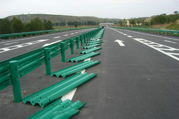 陕西波形护栏的维护与管理确保道路安全的关键步骤